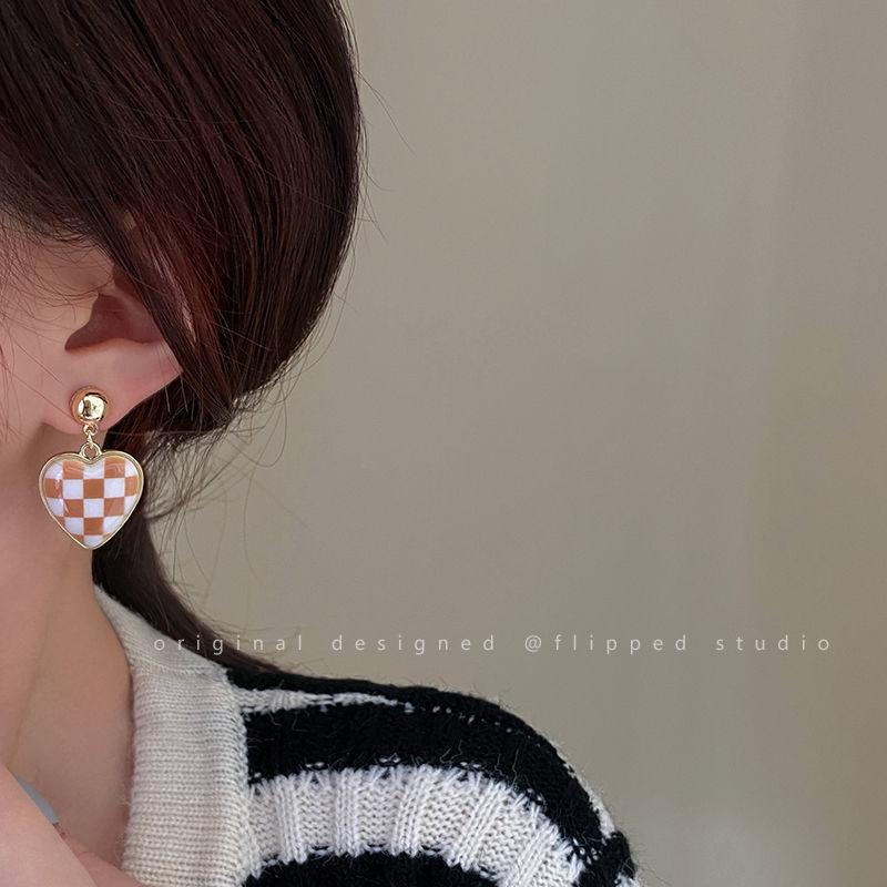 S911 Silver Needle Love Chessboard Plaid Earrings New Fashion Simple Personality Earrings Korean Temperament Internet celebrity earrings