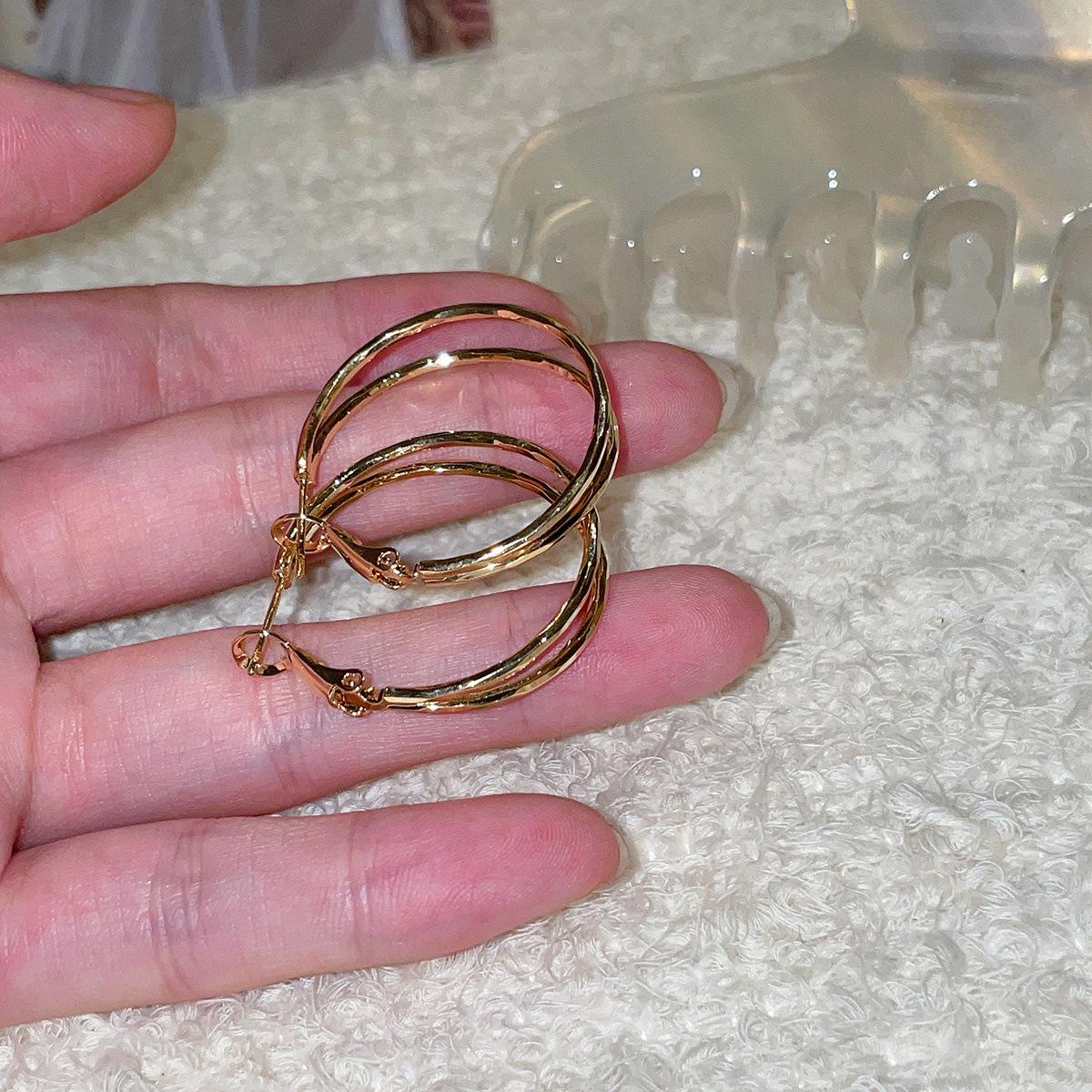 

Дизайнерские серьги женские корейские универсальные личности интернет-знаменитости большие кольца серебряные серьги-иглы осенние и зимние серьги 925 silver needle