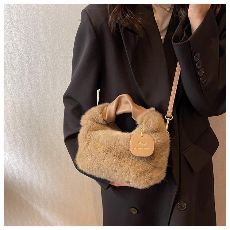 Premium Plush Messenger Bag, New Korean Version of Fashion Versatile with Tag Handbag, Popular Plush Bag In Autumn and Winter