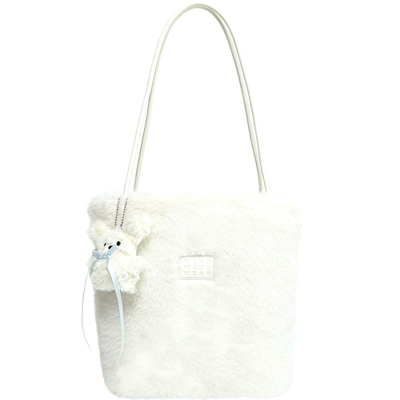 

Нишевый дизайн атмосферы меховой сумки, ретро сумки через плечо и сумки-ведра белый