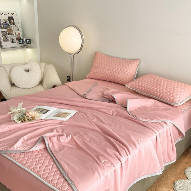 

Handton Latex Cooling Mat & Quilt Set