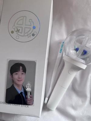 Jung Hae-in Heynes Oficiální světelná tyč (+ Pozdrav k svátkům 2025 Bonus) Použitý