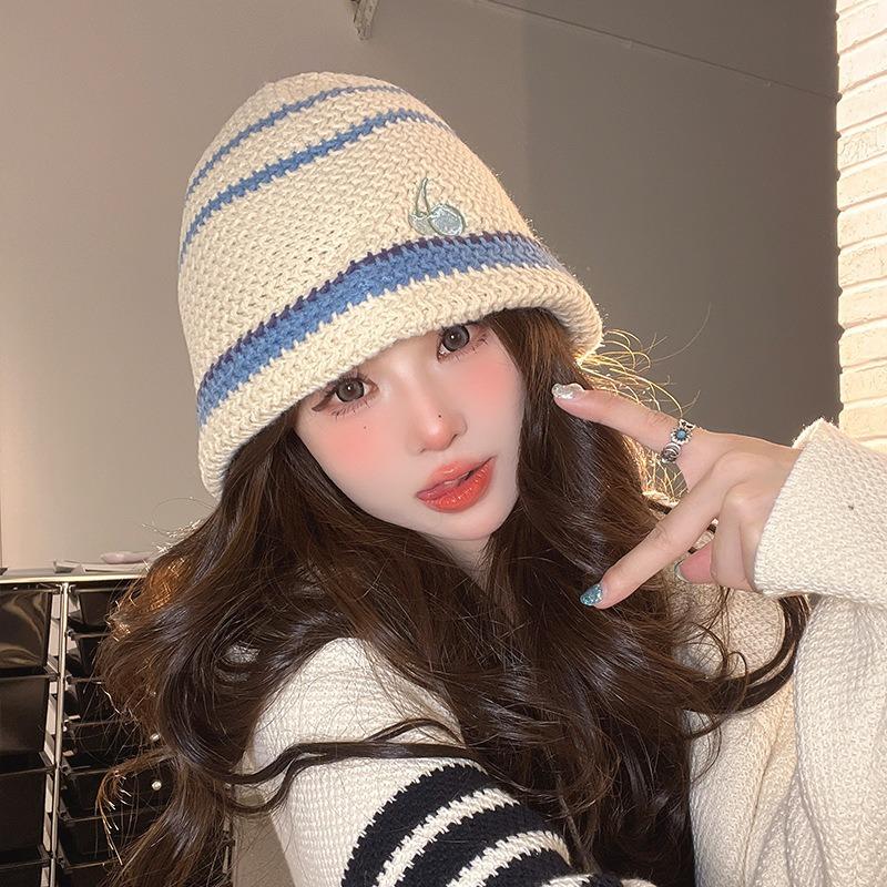 

Осенне-зимняя уличная универсальная вязаная шапка-вишенка для студенток для шопинга, чтобы согреться и показать маленькое лицо, простая шерстяная шапка с защитой ушей