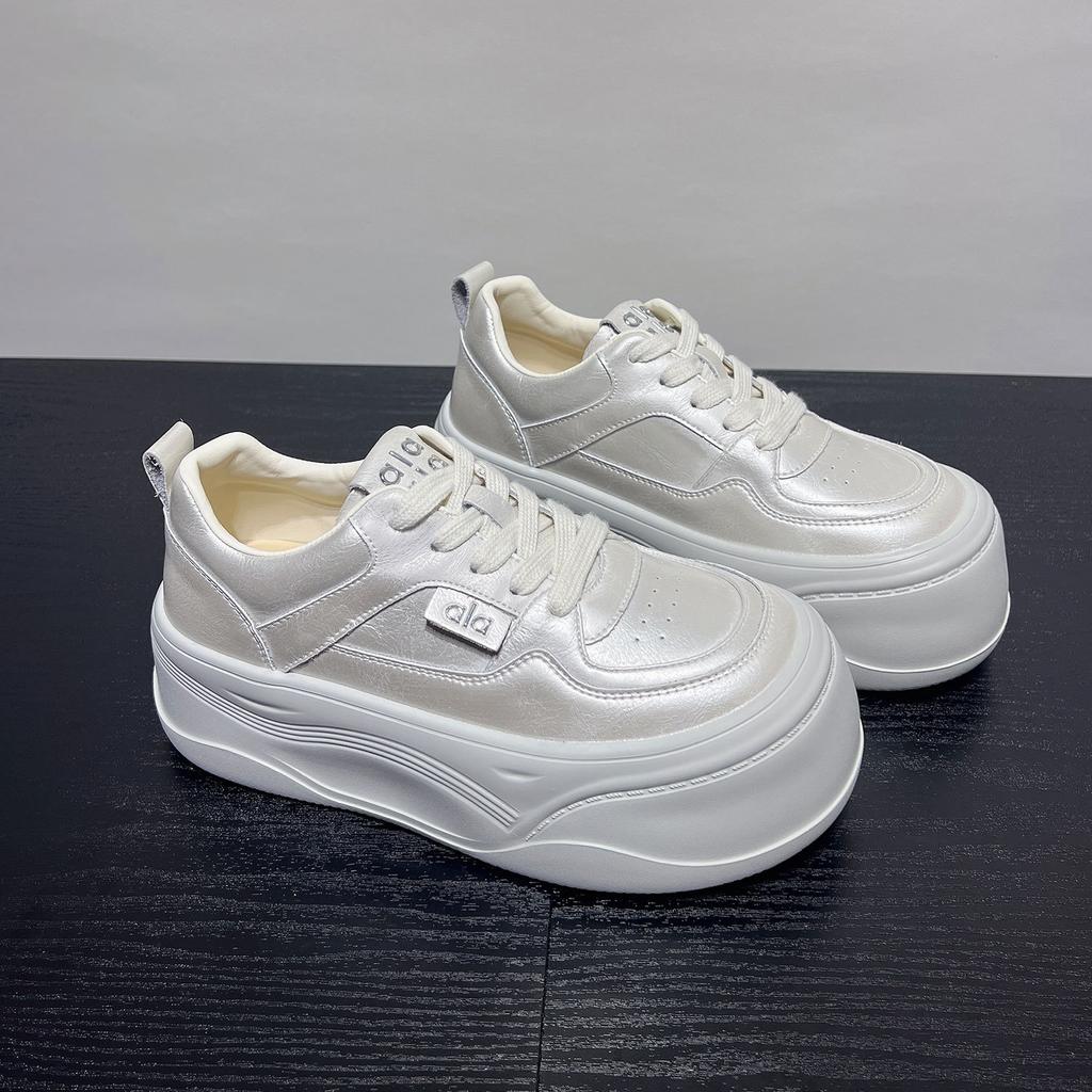 Not tired feet, thick soles increase height, small white shoes, women's lightweight soft soles 2025 new autumn versatile leather sports and leisure