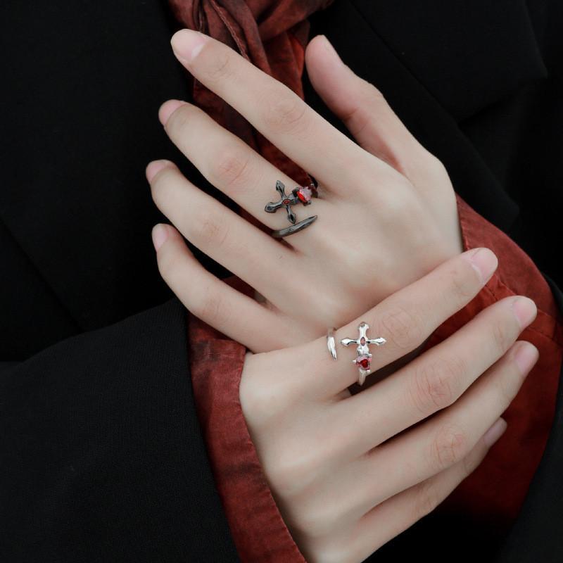 Einzigartiger dunkler ästhetischer verstellbarer offener Fingerring für Damen im geometrischen Kupferdesign