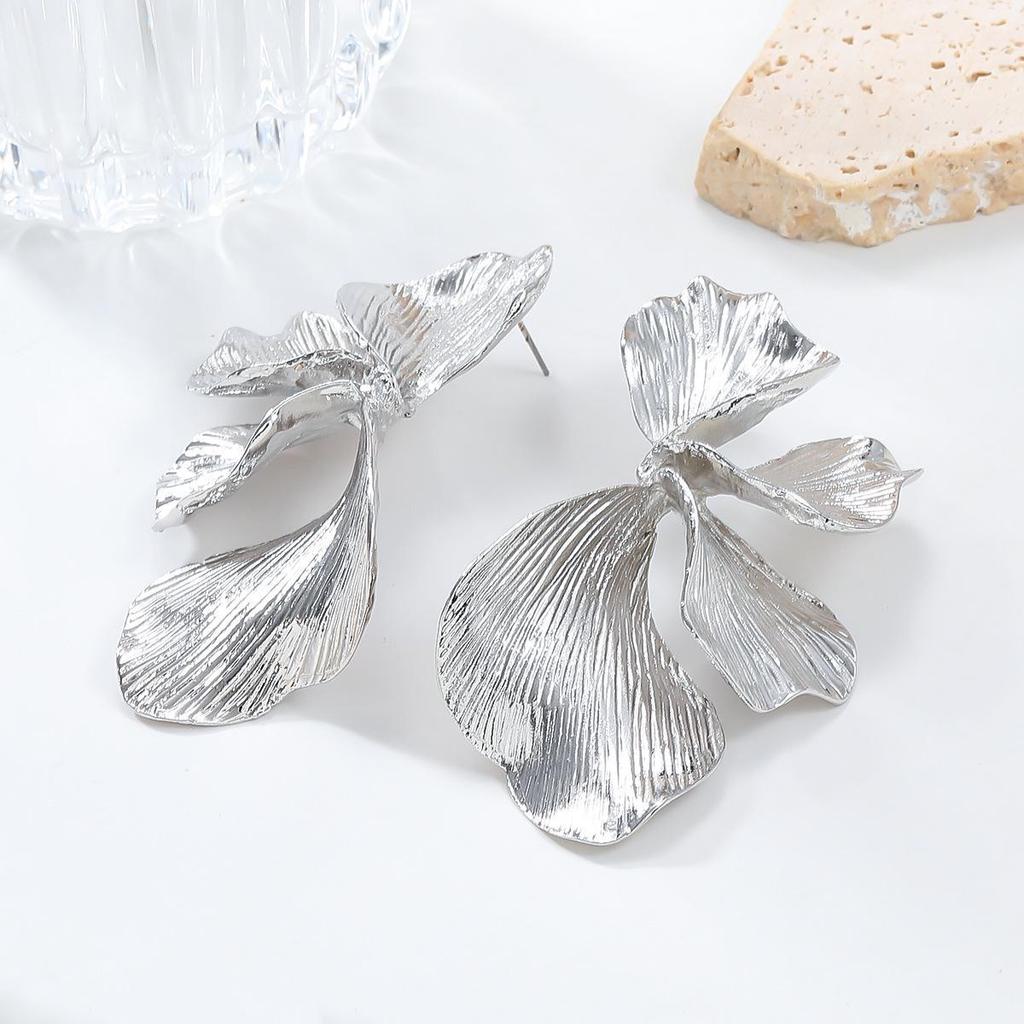 Spring Alloy Flower Earrings: Trendy European and American Style