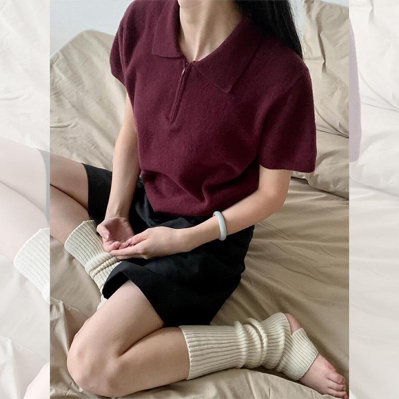 Een Dun Polo Shirt met Een Kraag, Gebreid Kortmouwig Shirt, en Een Uniek Top met Halve Rits voor Dames in de Zomer