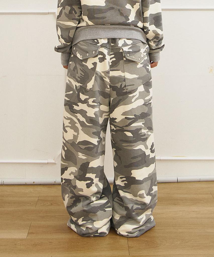 Tansanmageunesyum Juyoung X Tansan Studded Sweatpants (Camo Ivory)