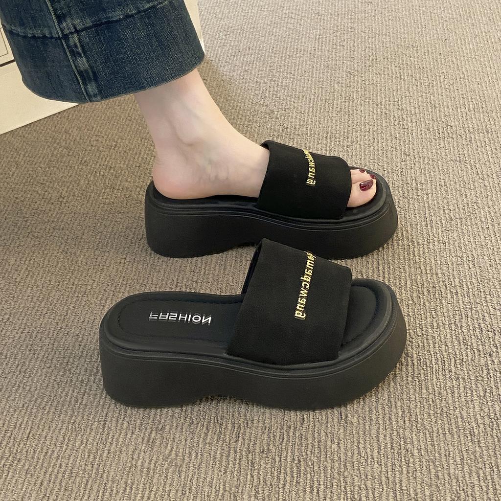Thick-bottomed cool slippers for women's summer wear 2025 new muffin bottom women's one-word cool slippers