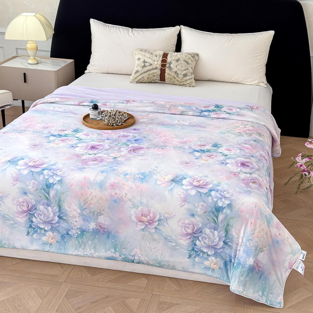 Cool Silk Summer Quilt: Lightweight, Breathable, Ideal for Home or Dorm Use