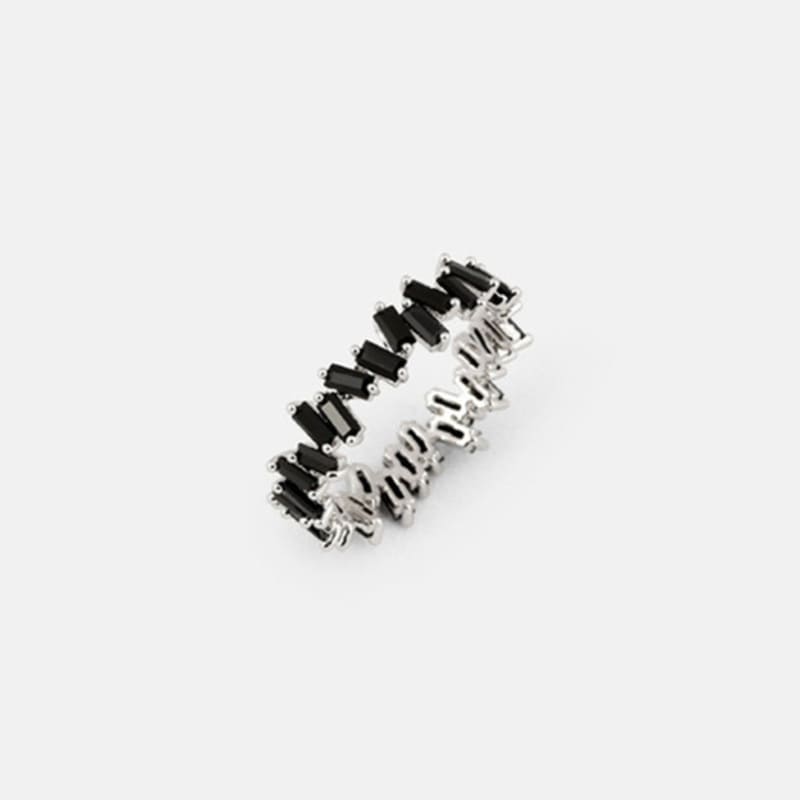 JUDY AND PAUL Holly Black Crystal Point Ring