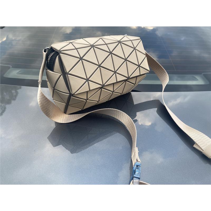 Women's Geometric Diamond Pattern Round Crossbody & Waist Bag