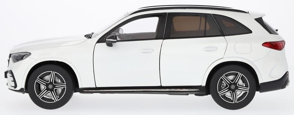 [Mercedes-Benz Collection] Genuine GLC AMG Line (X254) Manufaktur Opalis White 1/18 Scale Model