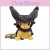 Pokémon Pikachu pluche speelgoed met Rayquaza-hoedje als decoratie voor kinderen en verzamelaars.