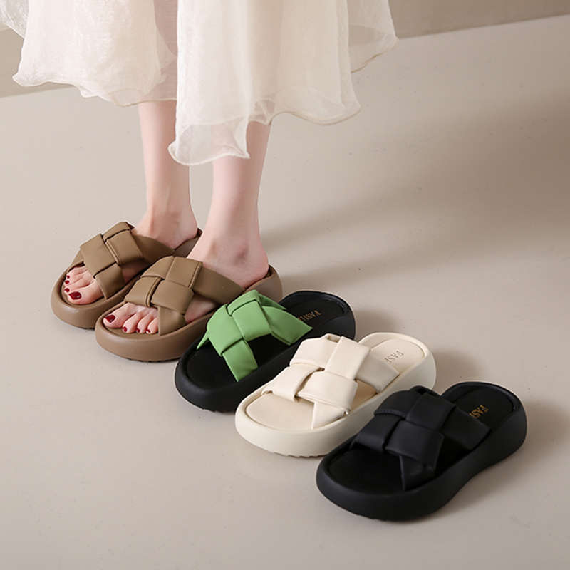 Platform French beach sandals one-word slippers women's wear 2025 summer new casual high-end slippers women