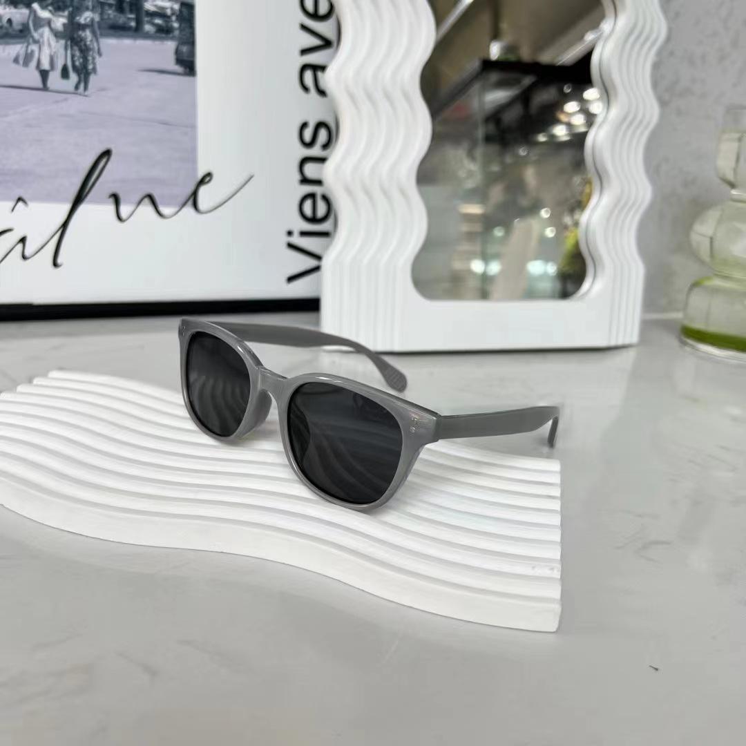 

High Quality Sunglasses for Men TR90 Material Square Shape Outdoor Sunglasses UV 400 Protection Women Sun Glasses
