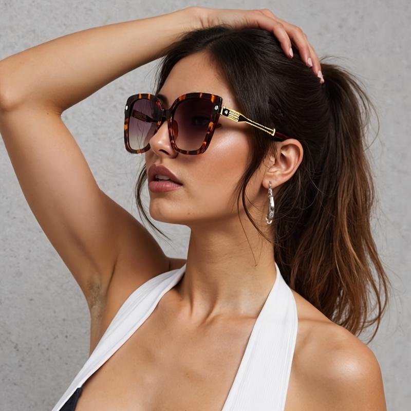 Women'S Fashionable Oversized Gradient Glasses - Rectangular Metal Frame with Decorative Hinge