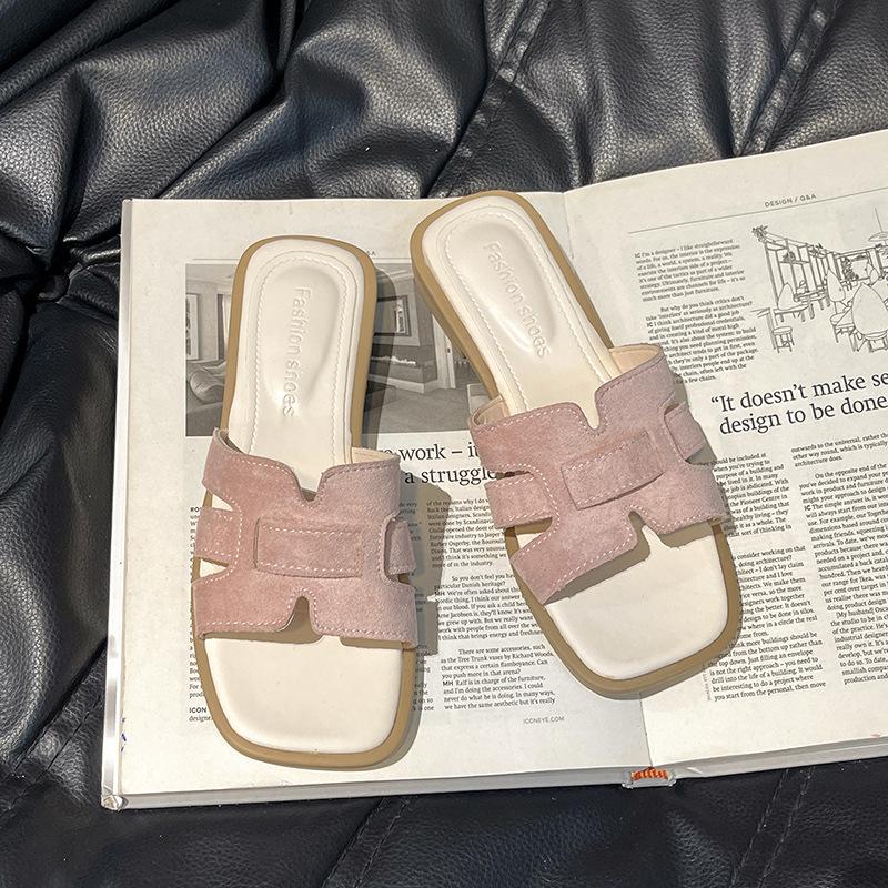 Korean version of Xiaoxiangfeng slope heel cool slippers, wearing versatile fashion with skirts, one-word slippers, summer soft-soled beach shoes
