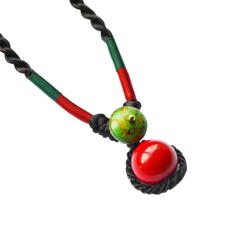 Hand-woven neck chain, red ball beads, women's simple short necklace, retro versatile accessories, red bean collarbone chain.