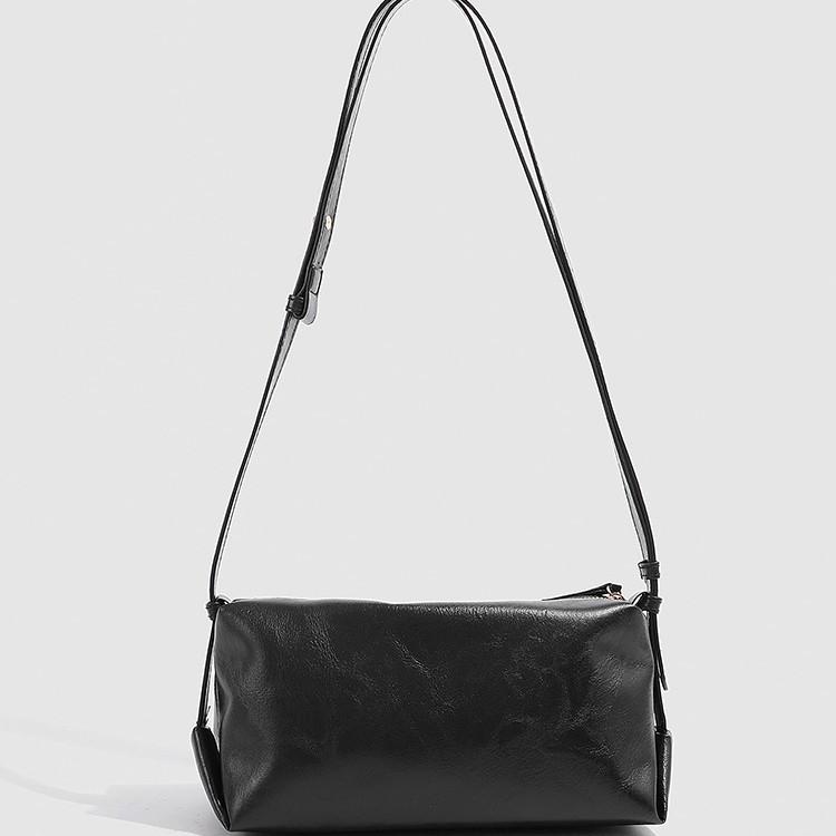 Women's Bag Niche Simple Retro Small Square Bag 2025 New Fashion Large Capacity Commuter Shoulder Crossbody Underarm Bag