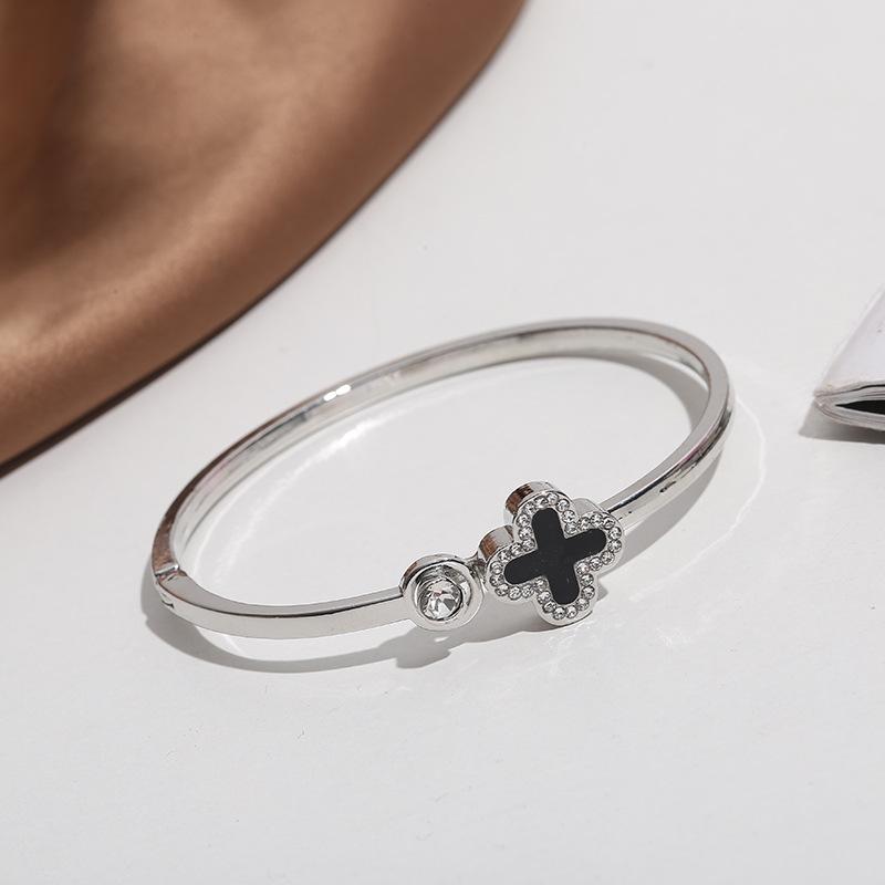 Rose gold open four-leaf clover bracelet lucky silver girlfriend bracelet watch accessories with diamonds do not fade