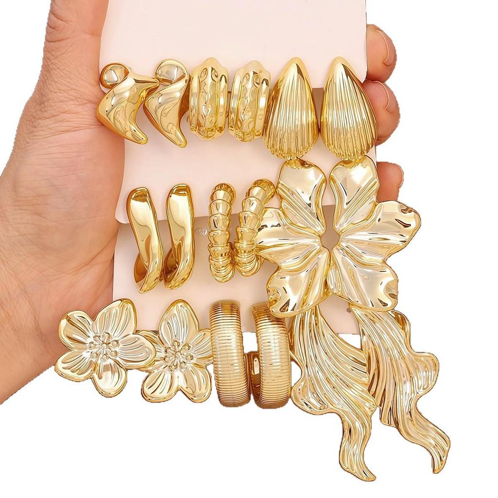 Chic Gold C-shaped Women's Earring Set - Stylish and Versatile Fashion Accessory