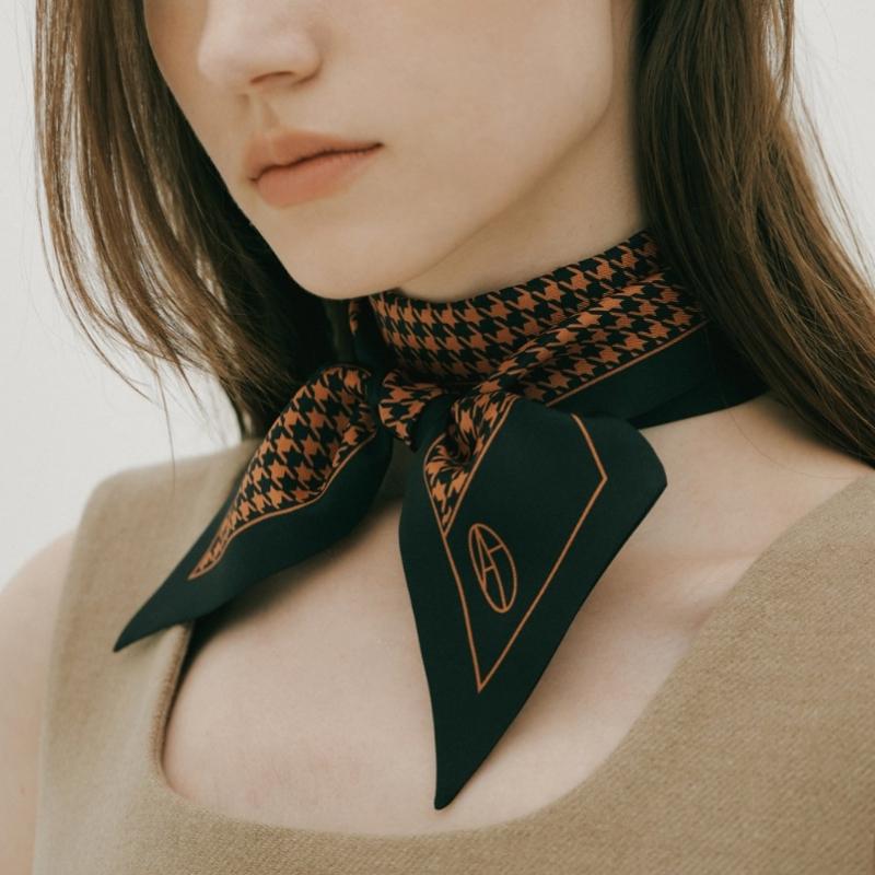 Avvina Pelle Long Twilly Silk Scarf   Houndstooth Deep Navy Camel