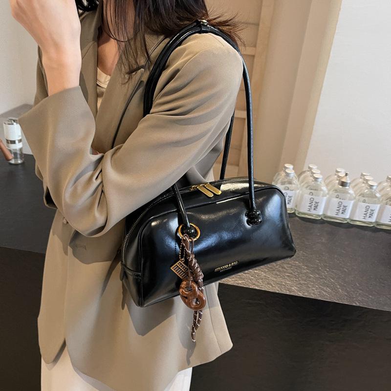 Niche Design Medieval Underarm Bag Shoulder Bag Women's High-end Soft Leather Handbag Large-capacity Bowling Bag Women