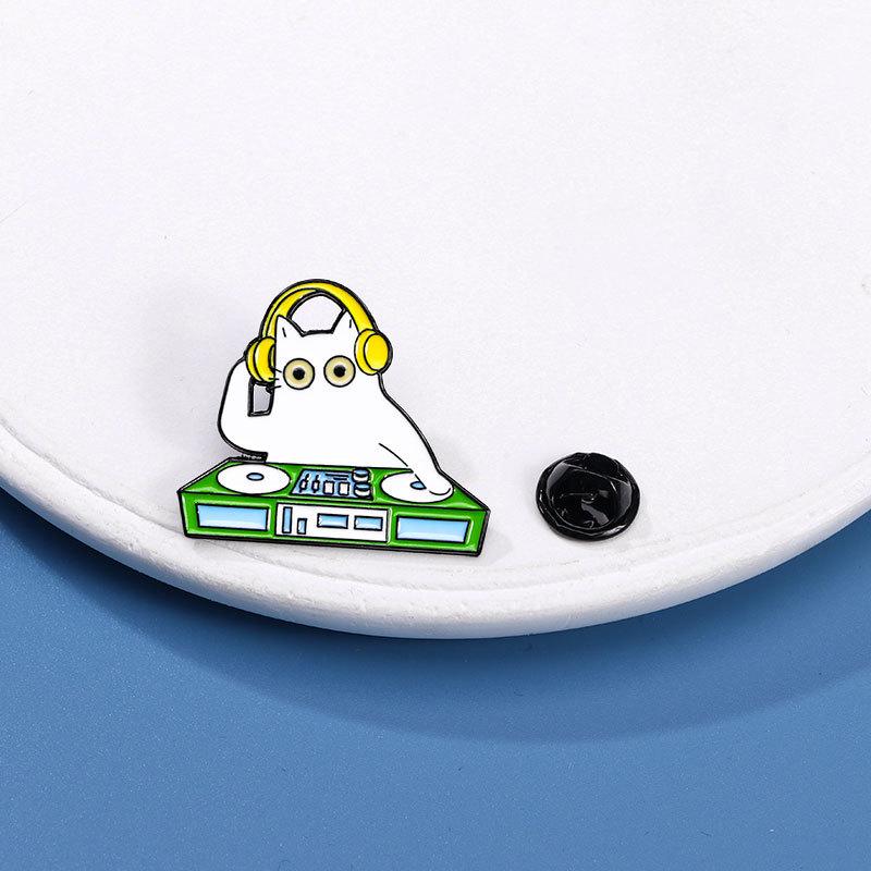 Cartoon Cat Brooch Symphony Orchestra Series Violin Piano Musical Instrument Combination Metal Badge Gift Ornament