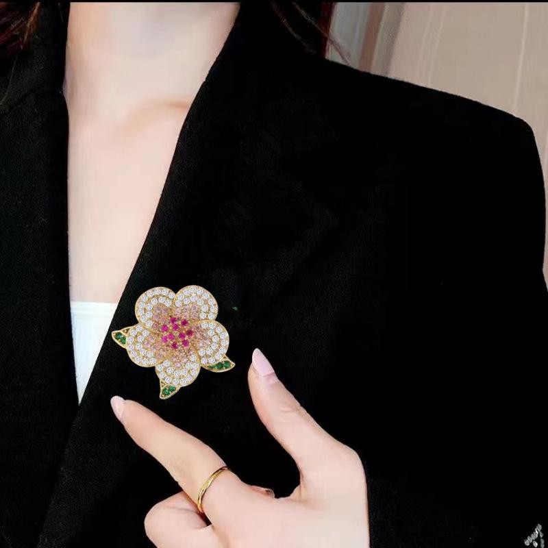 Elegant Farge Kamelia Magnetisk Brosje Dame Høy Sans Nisje Korsasje Allsidig Draktsfrakk Tilbehør Feriegaver