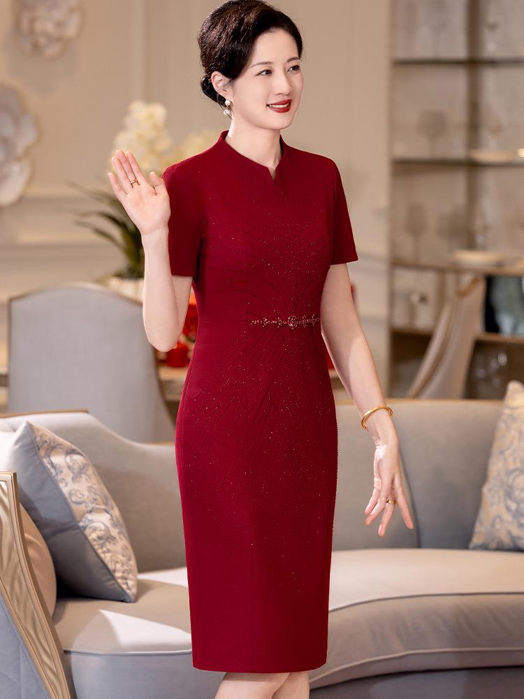 Mother's Red Festive Spring 2025 Wedding Banquet Dress - Elegant, Stylish, Young Mother of the Groom Formal Toasting Outfit