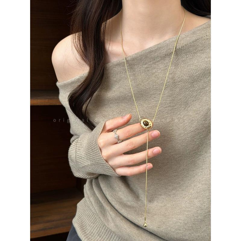 Winter and Autumn Vintage Tiger-eye Stone Heart-shaped Flower Pendant Pull Necklace for Elegant Women's Sweater Chain