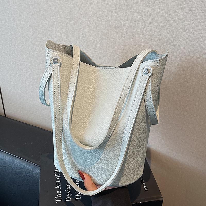 Light luxury bucket bag women's 2025 new spring and summer large-capacity high-grade texture versatile commuter messenger shoulder bag