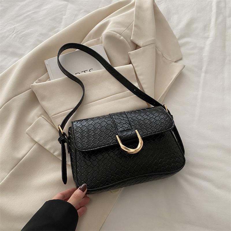 High-value niche design bag 2025 spring and summer new foreign-style shoulder messenger bag temperament small square bag women