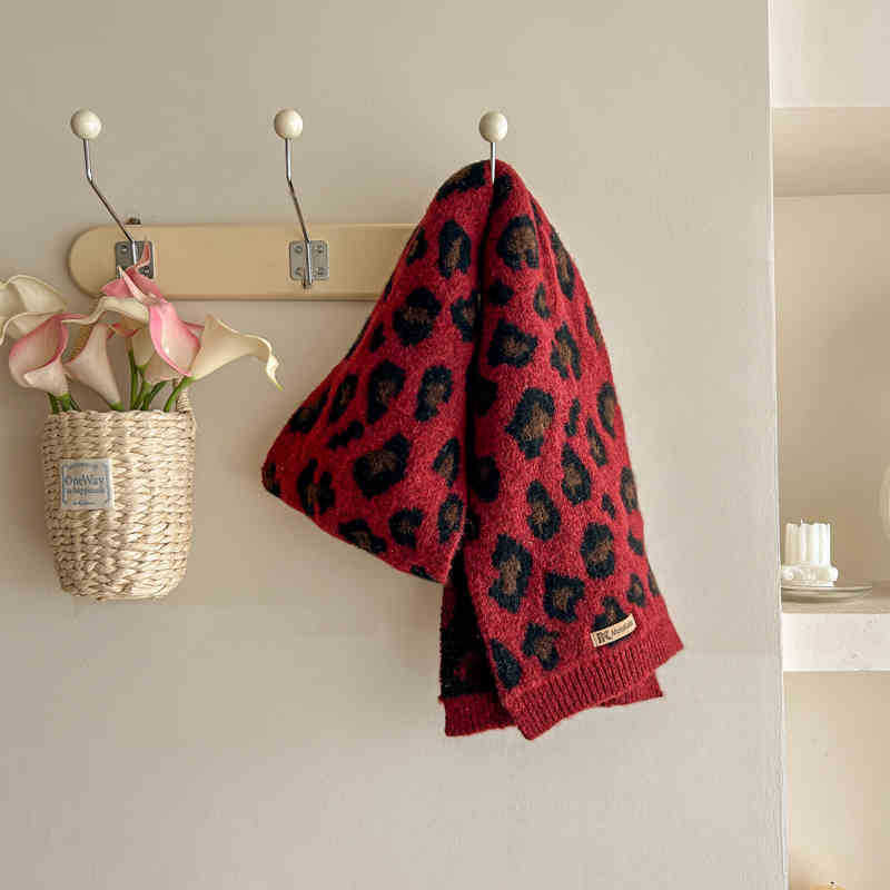 

Леопардовый принт классический вязаный шерстяной маленький шарф женский зимний студенческий теплый