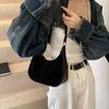 Bolsos cruzados de PU sólido de media luna, nueva moda, alta calidad, ligeros, novedosos, sensación avanzada, bolsos de hombro retro británicos