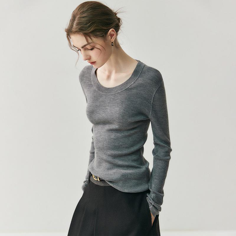 

Women s Slim-Fit U-Neck Sweater — Fine Merino Wool, Autumn/Winter Collection Large