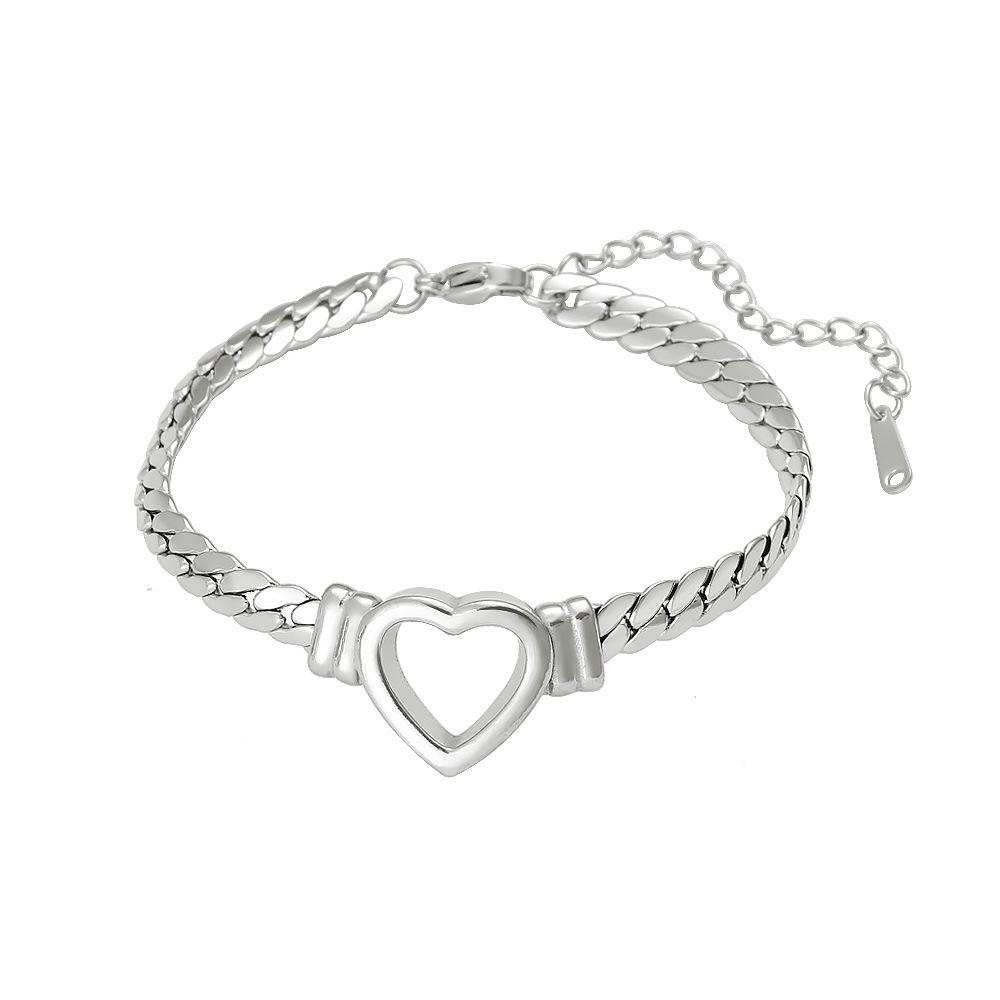 Fashionable Heart Design Cuban Chain Bracelet: Japanese Korean Style, Titanium Steel, 18K, Versatile and Chic.