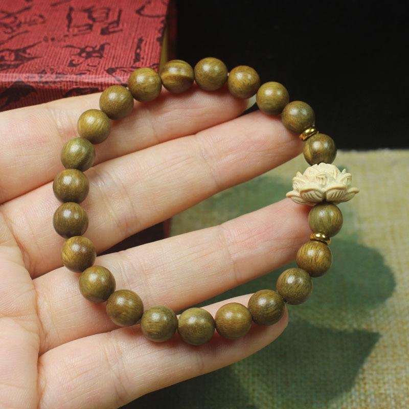 Green Sandalwood 8mm Beaded Bracelet Carved Lotus Design Fragrant Wrist Jewelry For Men And Women