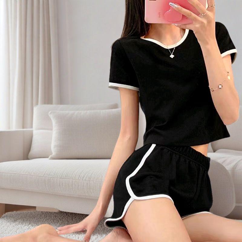 Korean Style Women's Summer Yoga Set: Three-Quarter Length Hot Pants and Trendy Outerwear for Running and Casual Workouts.