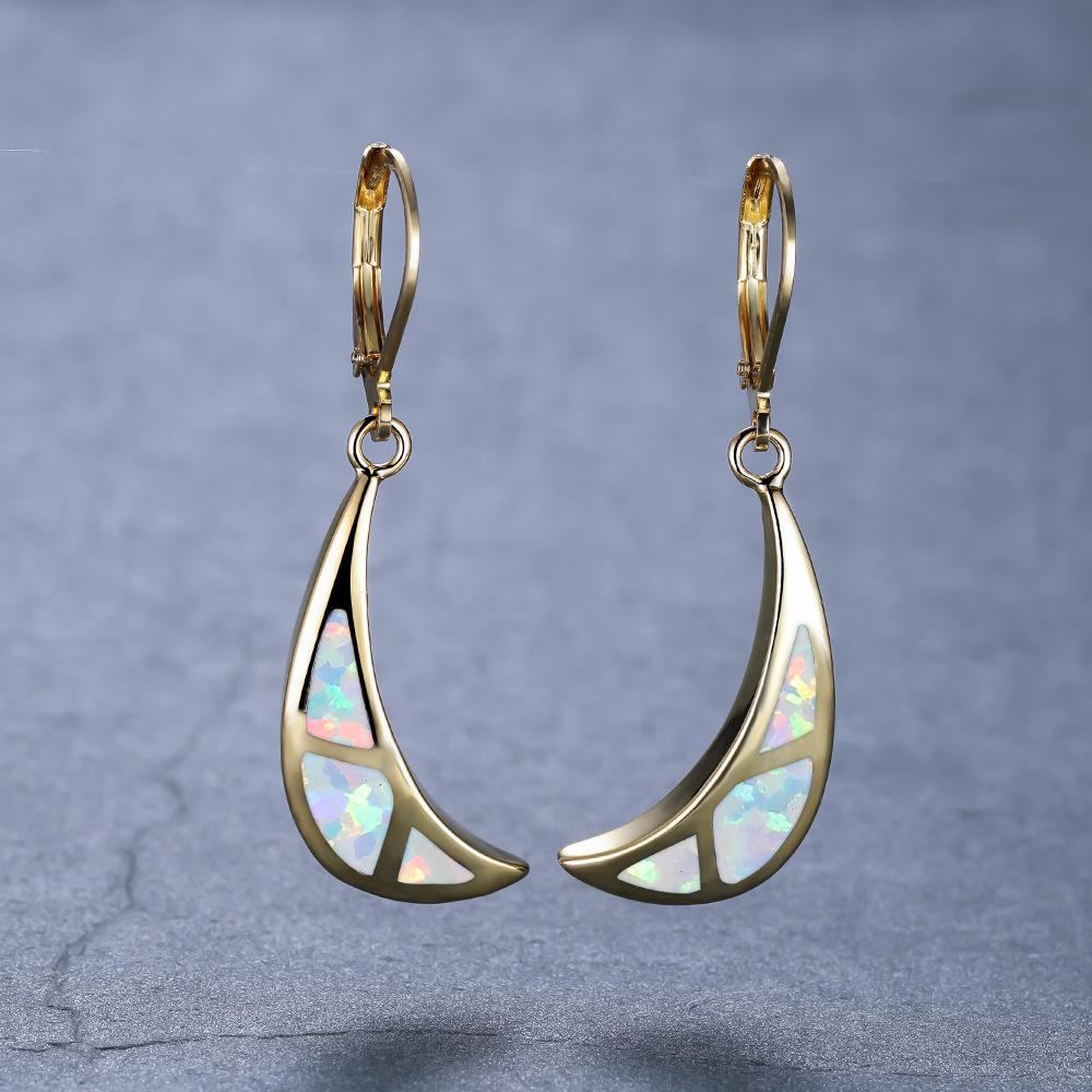 

Новая Мода Золотые Серьги-Трилистники в Форме Полумесяца с Белым Австралийским Жемчугом для Женщин с Персонализированными и Универсальными Ушными Пряжками