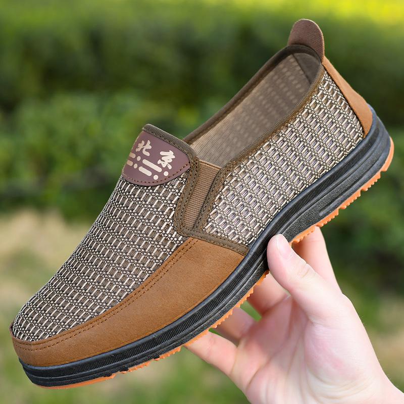 Herren Sommer Atmungsaktive Mesh Slipper mit Weicher Rutschfester Sohle für Mittelalte und Ältere