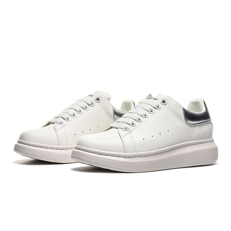 Fashionable and comfortable best-selling versatile fashion sports shoes with soft sole height-enhancing casual.