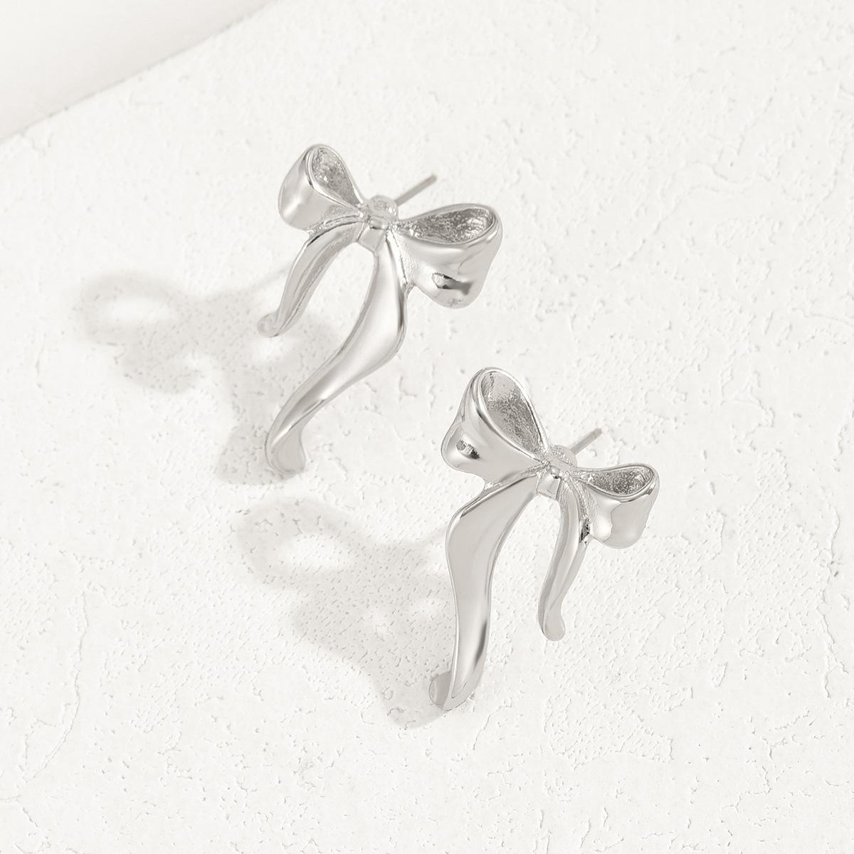 

Маленькие и изысканные серьги-пусеты с бантиками женские простые в корейском стиле золотые универсальные серьги милые и крутые серьги в стиле Spice Girl серьги-подвески 18K