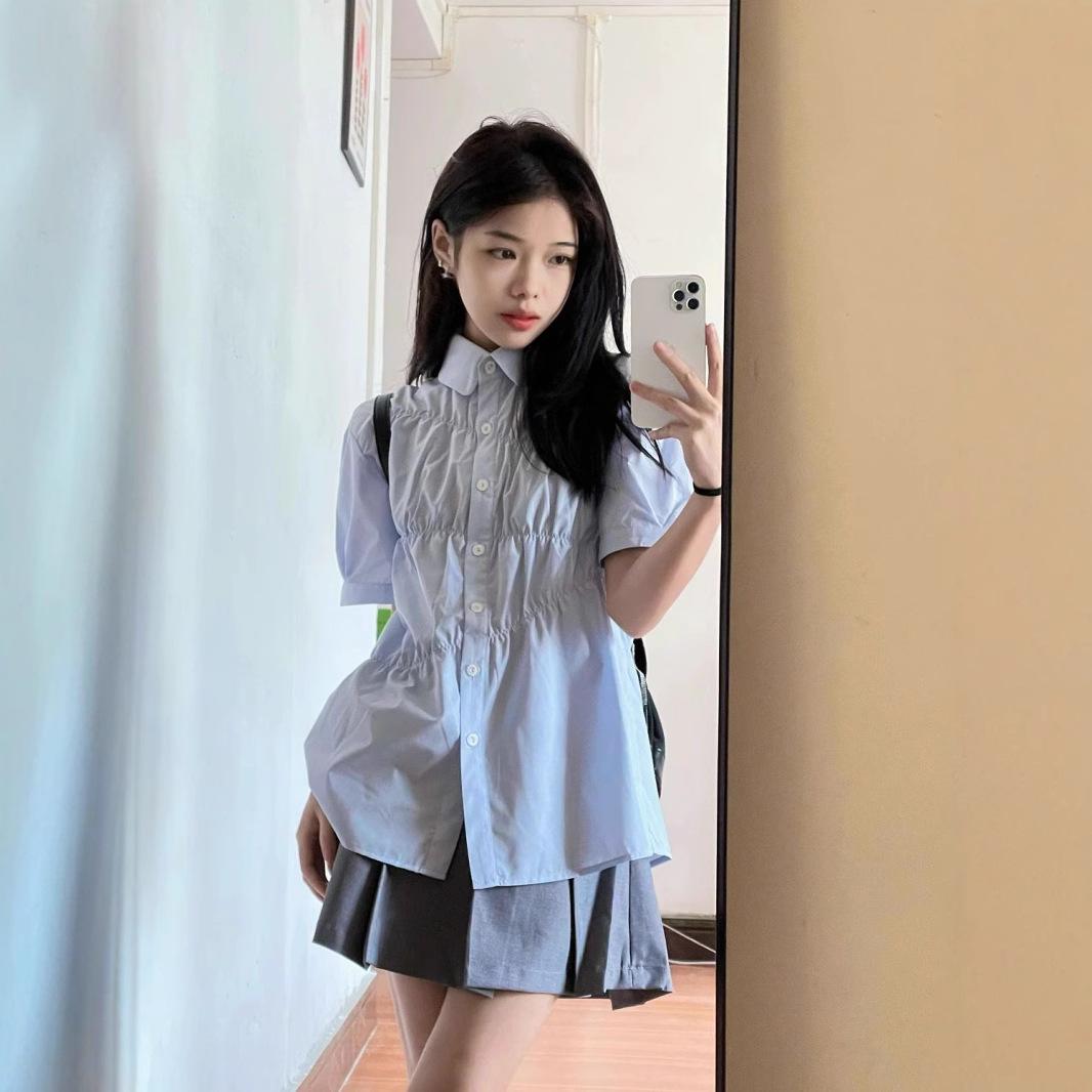 

Женская голубая рубашка с коротким рукавом в стиле колледжа, свободного кроя, со сладким присборенным дизайном - корейский тренд высокого класса S