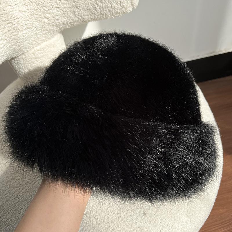 

Women s White Plush Mongolian Bucket Hat - Large Fit, Velvet-Lined, Warm and Versatile for Autumn/Winter One Size