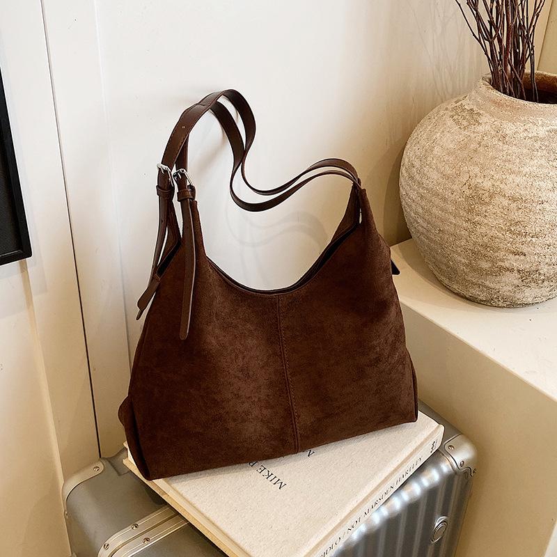 Stylish Suede Retro One-Shoulder Tote: Versatile Large-Capacity Commuter Bag