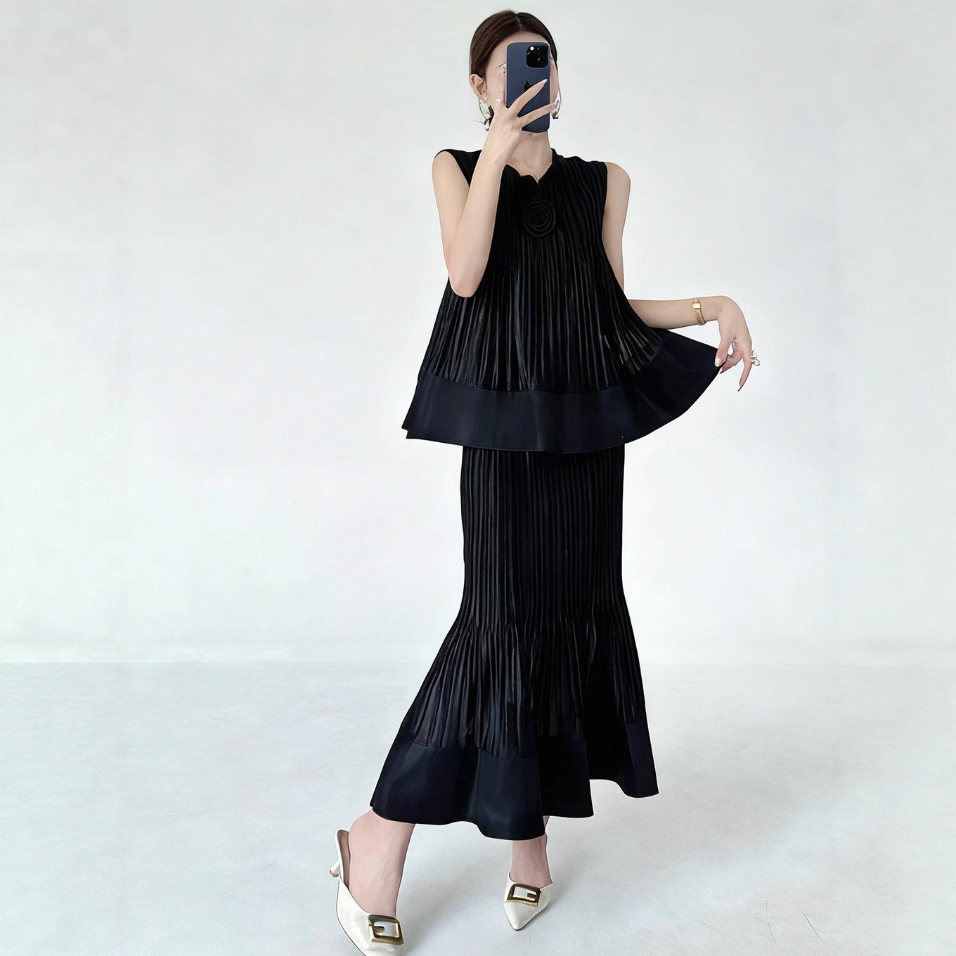 

2026 Spring/Summer Women s Sleeveless Pleated Top & Long Skirt Set One Size