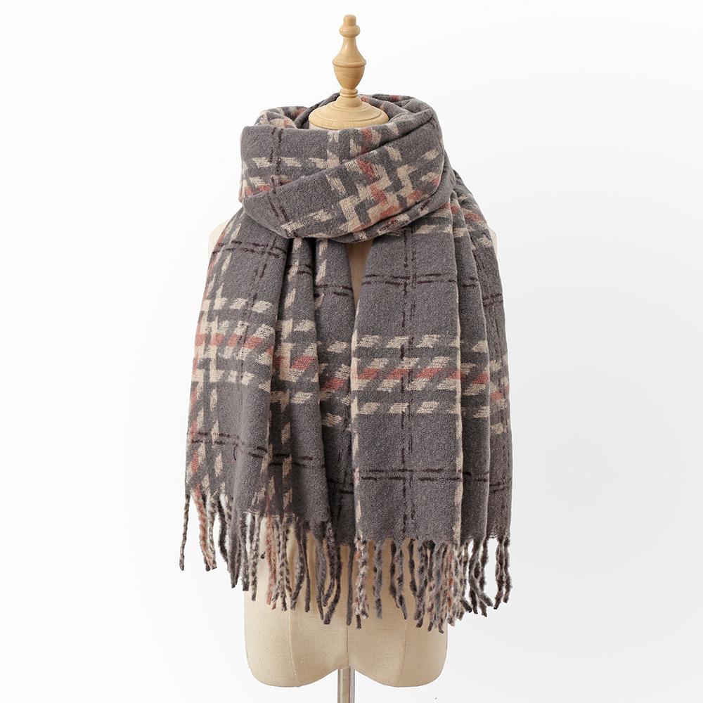 

Новый классический клетчатый шарф женский осенне-зимний модный клетчатый универсальный теплый шарф с кисточками прямая продажа 65*200 285g