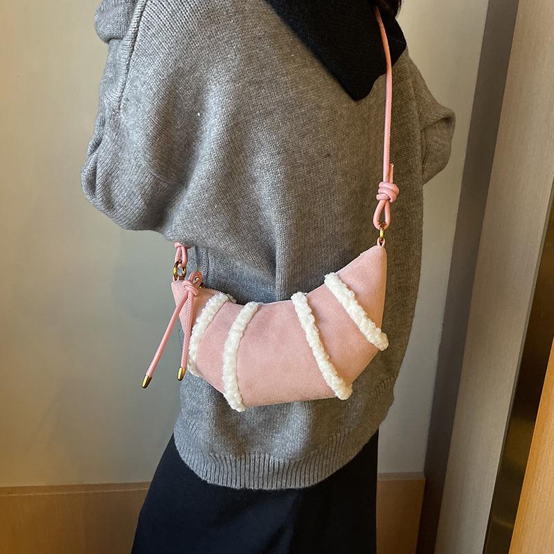 Autumn and Winter Maillard Retro Matte Plush Small Bag Women's 2025 New Croissant Bag Versatile Messenger Dumpling Bag
